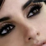 How to Put on Fake Eyelashes