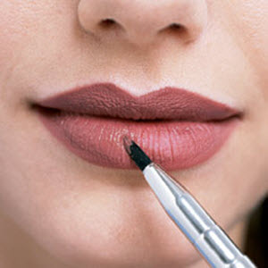 how to apply lipstick