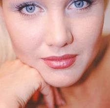 How to Do Your Eye Makeup for Blue-Eyed Girls Read more: How to Do Your Eye Makeup for Blue-Eyed Girls