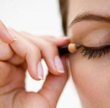 How to Prevent Eyeliner From Running