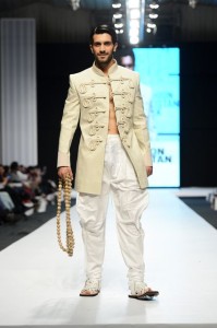 P HOTOGRAPHER FAISAL FAROOQUI AT DRAGONFLY